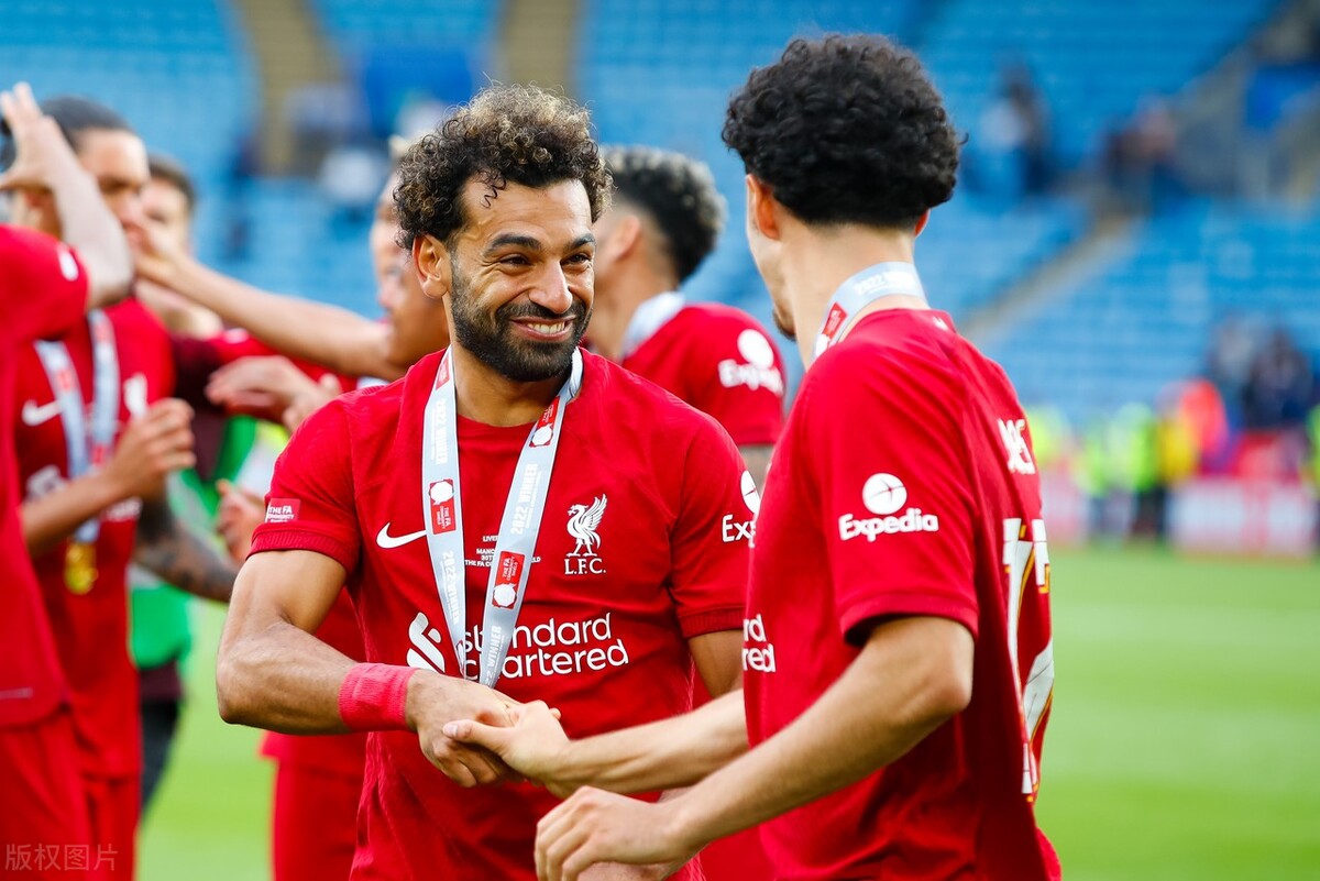 国际比赛日社区盾焦点战，北京首钢绝杀压哨，话题不断，更衣室氛围转暖的简单介绍