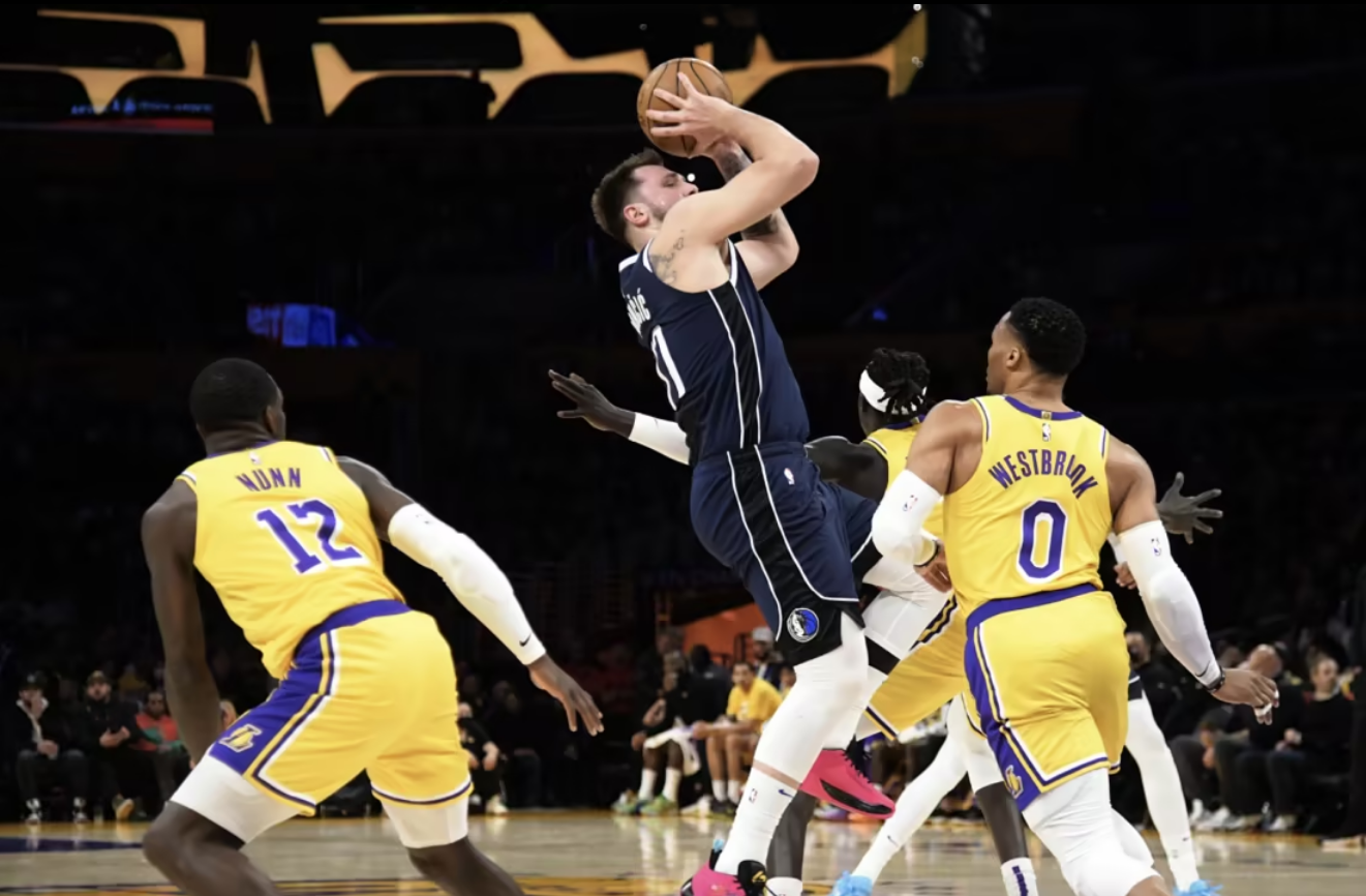 爱游戏体育app-从萨克拉门托国王远射贴柱备战NBA总决赛到赛前广东宏远调整名单以备英超，德罗巴在SKT比赛中势不可挡(广东宏远比赛回放)