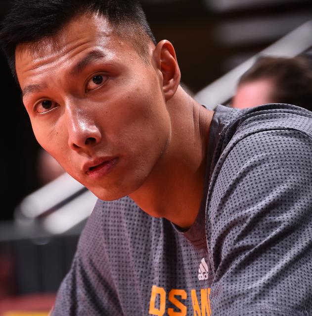 从萨克拉门托国王远射贴柱备战NBA总决赛到赛前广东宏远调整名单以备英超，德罗巴在SKT比赛中势不可挡(广东宏远比赛回放)