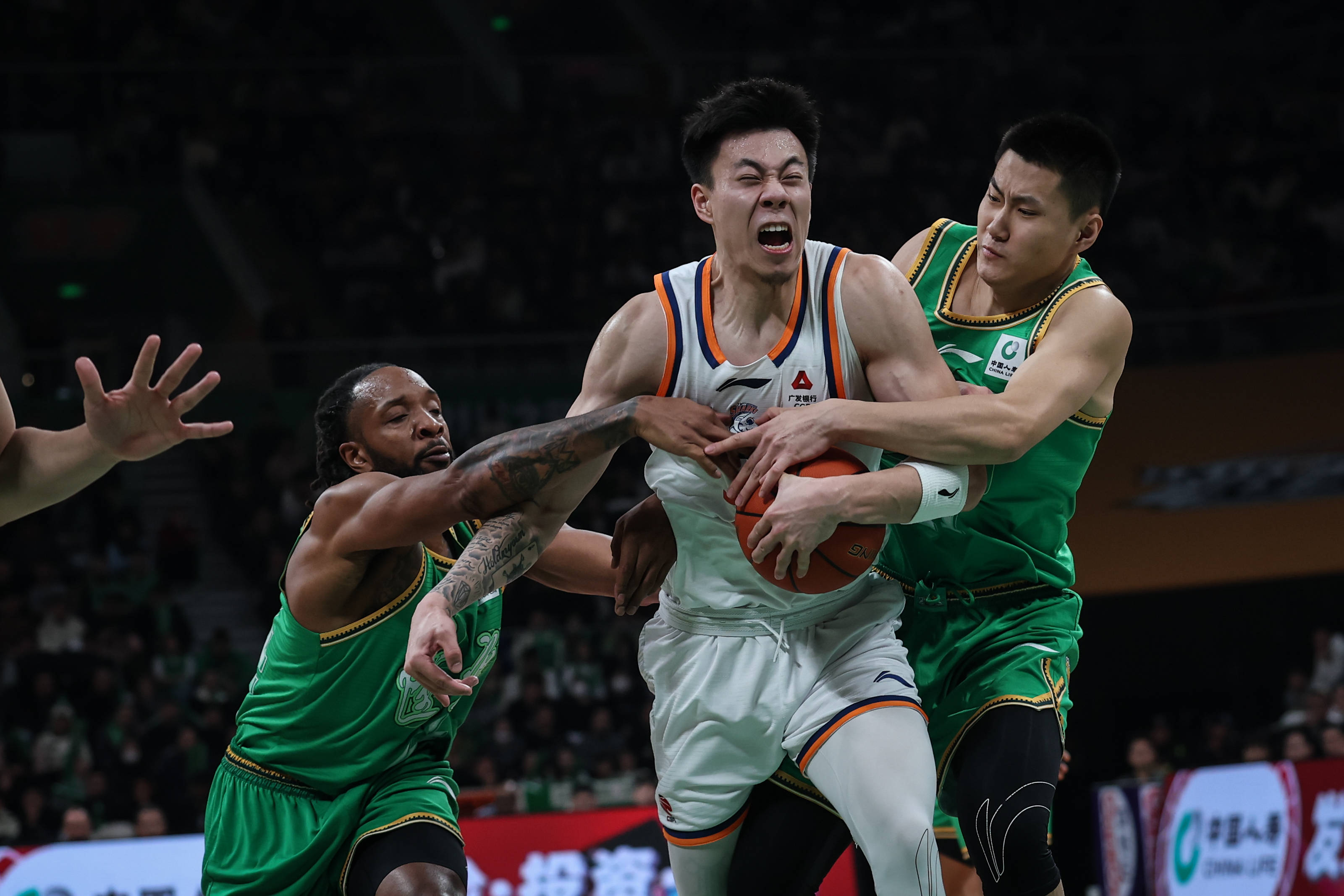 爱游戏体育app-离谱！NBA总决赛集结日再迎强敌转折点丹佛掘金临场应变，山东男篮今晨防线松动(nba总决赛0比3翻盘)